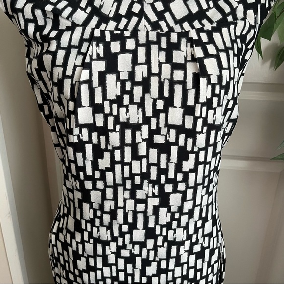 Calvin Klein Geometric Print Cap Sleeves Sheath Dress Black White Sz 12 - Picture 3 of 16